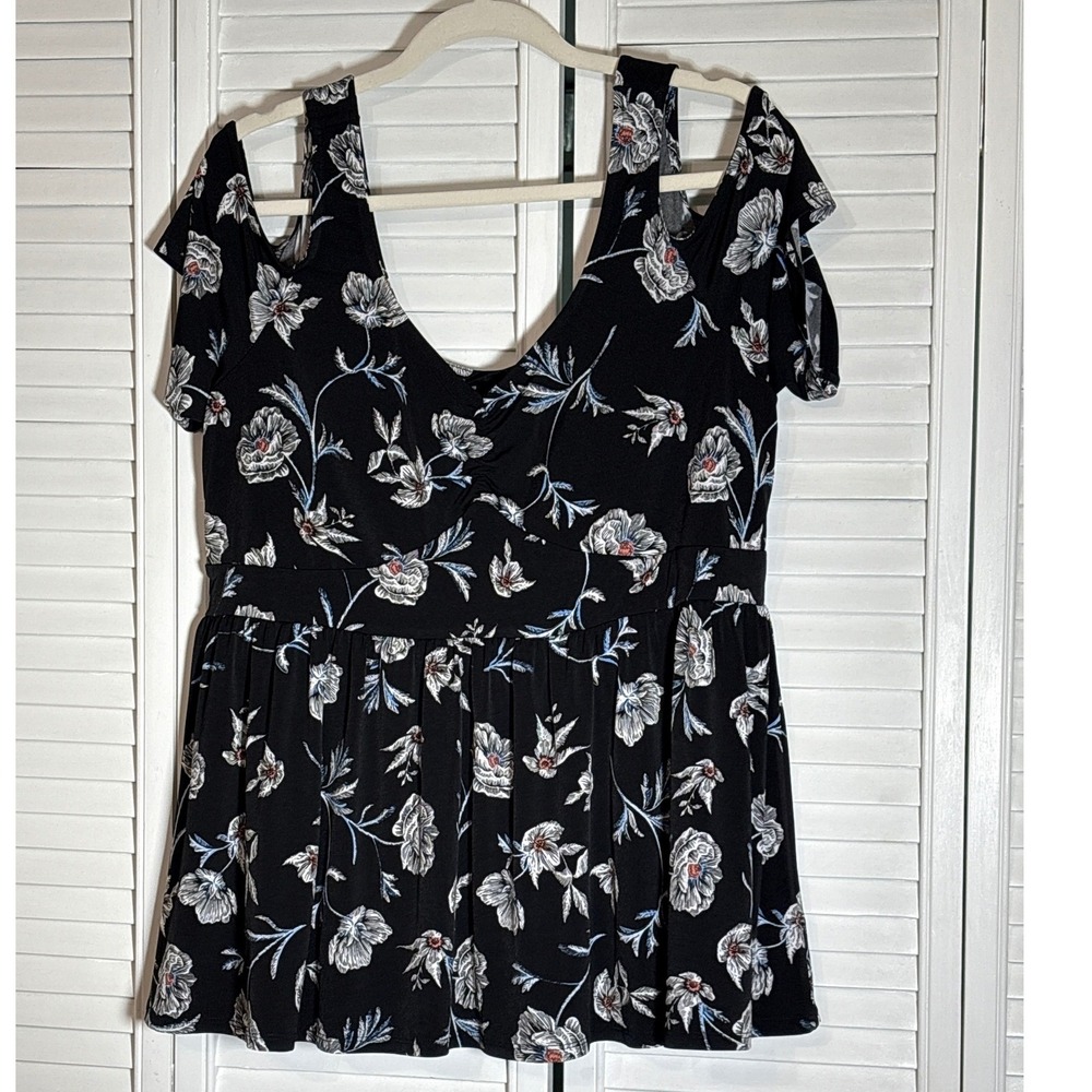 Torrid Black Floral Cold Shoulder Babydoll Top Blouse V-Neck Size 1 1X